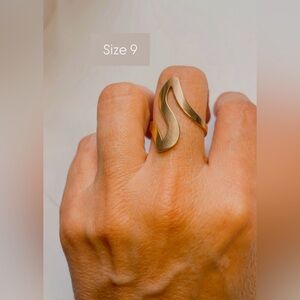 NWT WOMEN'S RING STAINLESS STEEL GOLD SIZE 9